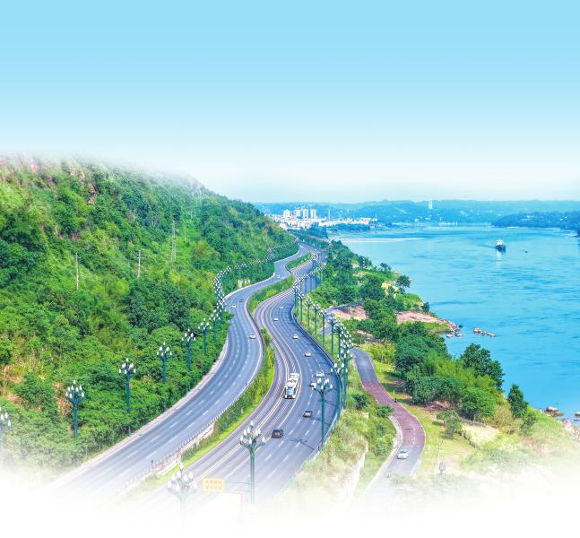 被誉为“最美沿江公路”的宜宾G353宜南快速通道，新能源智轨T4线穿行在蜿蜒车流中，与长江两岸青山绿水构成一幅自然与城市景观交融的美丽画卷。 张元戎 摄（C视觉）