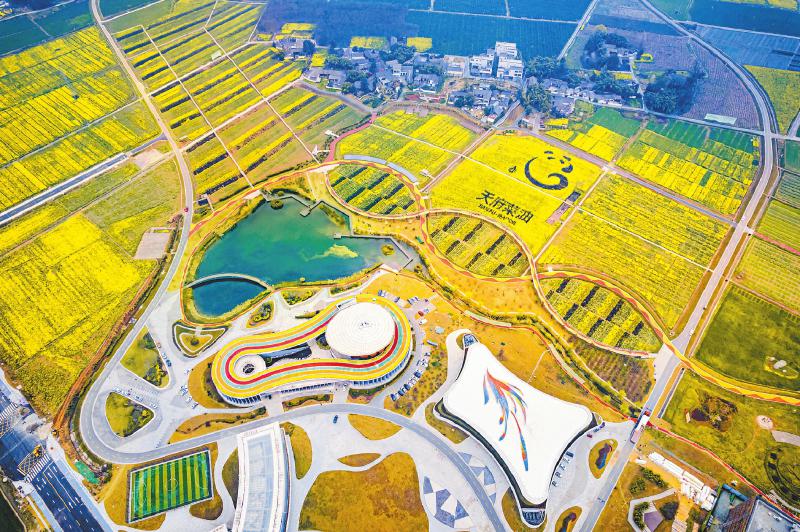 俯瞰邛崃市天府现代种业园。